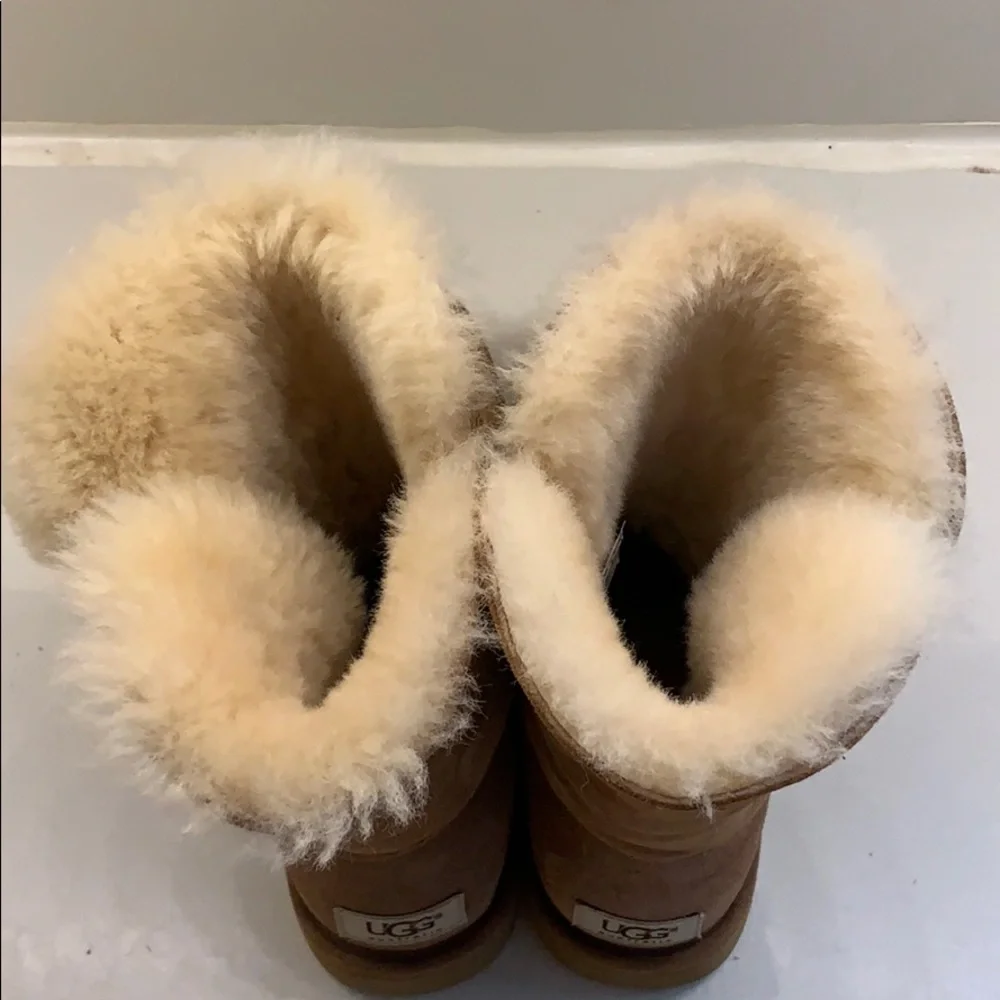 UGG Brown Winter Boots with Cream Fur - Picture 7 of 7